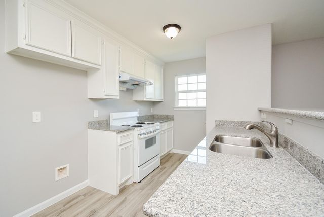 7611 Dyer Street, Houston, TX 77088