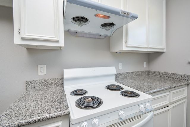 7611 Dyer Street, Houston, TX 77088