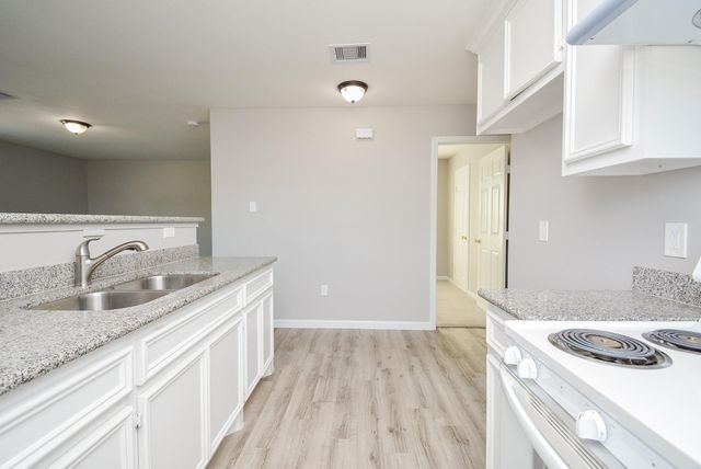 7611 Dyer Street, Houston, TX 77088