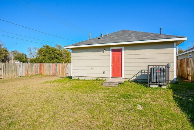 7611 Dyer Street, Houston, TX 77088