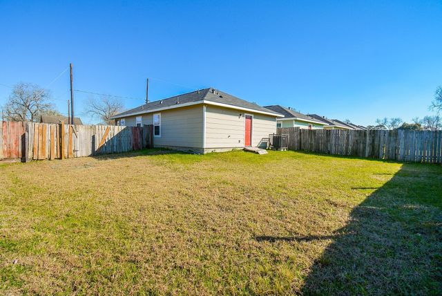 7611 Dyer Street, Houston, TX 77088