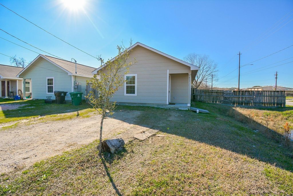 7611 Dyer Street, Houston, TX 77088
