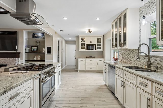 11152 Carissa Drive, Dallas, TX 75218