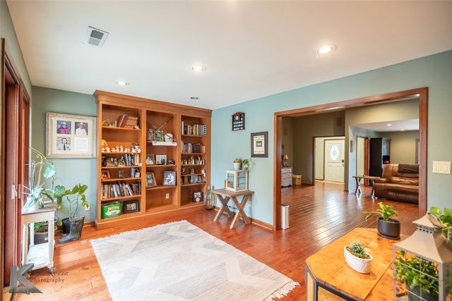 2810 Woodlake Drive, Abilene, TX 79606