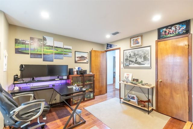 2810 Woodlake Drive, Abilene, TX 79606