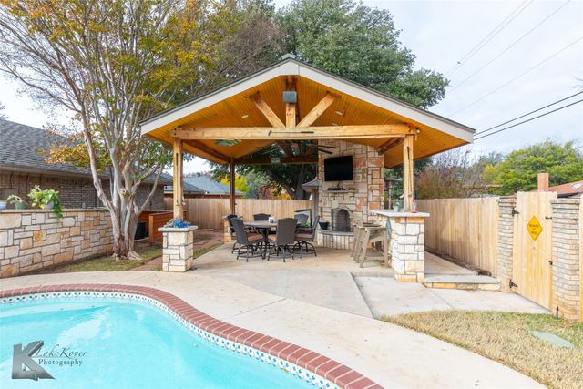 2810 Woodlake Drive, Abilene, TX 79606