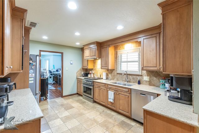 2810 Woodlake Drive, Abilene, TX 79606