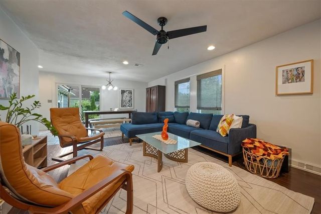 5136 Reeds Road, Mission, KS 66202
