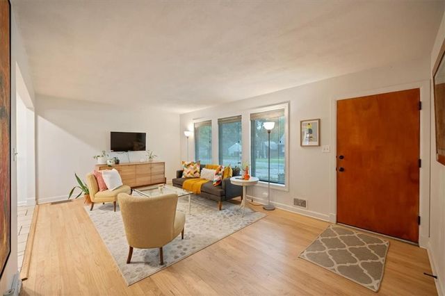 5136 Reeds Road, Mission, KS 66202