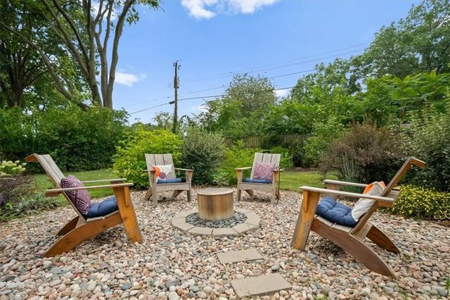 5136 Reeds Road, Mission, KS 66202