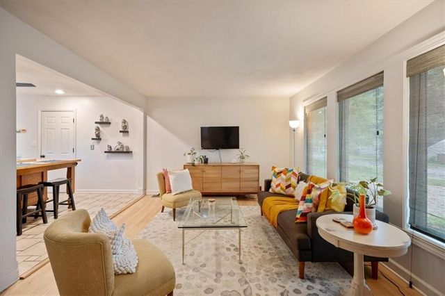 5136 Reeds Road, Mission, KS 66202