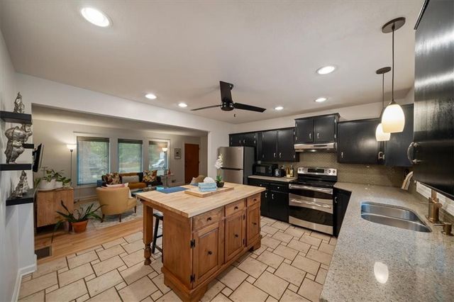 5136 Reeds Road, Mission, KS 66202
