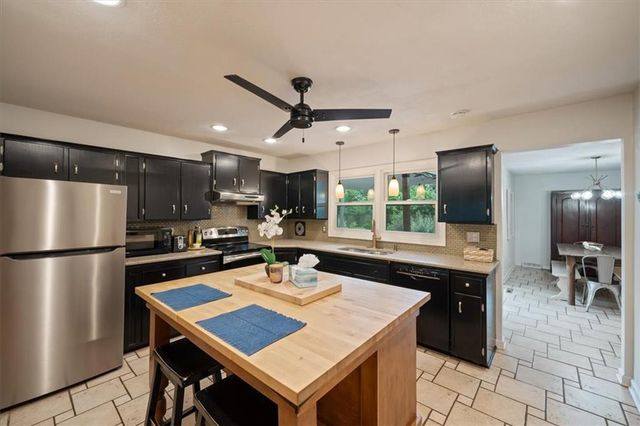 5136 Reeds Road, Mission, KS 66202