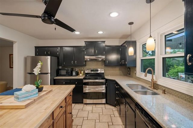 5136 Reeds Road, Mission, KS 66202
