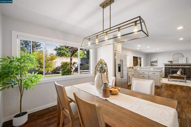 1541 Longford Ct, Walnut Creek, CA 94598