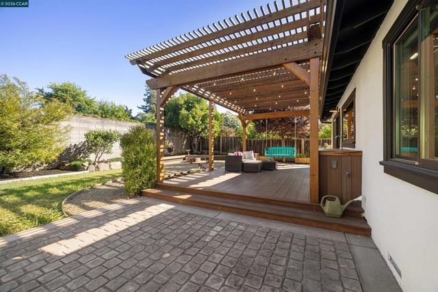 1541 Longford Ct, Walnut Creek, CA 94598