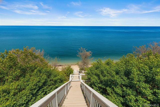 1 Osprey Court, Belle Terre, NY 11777