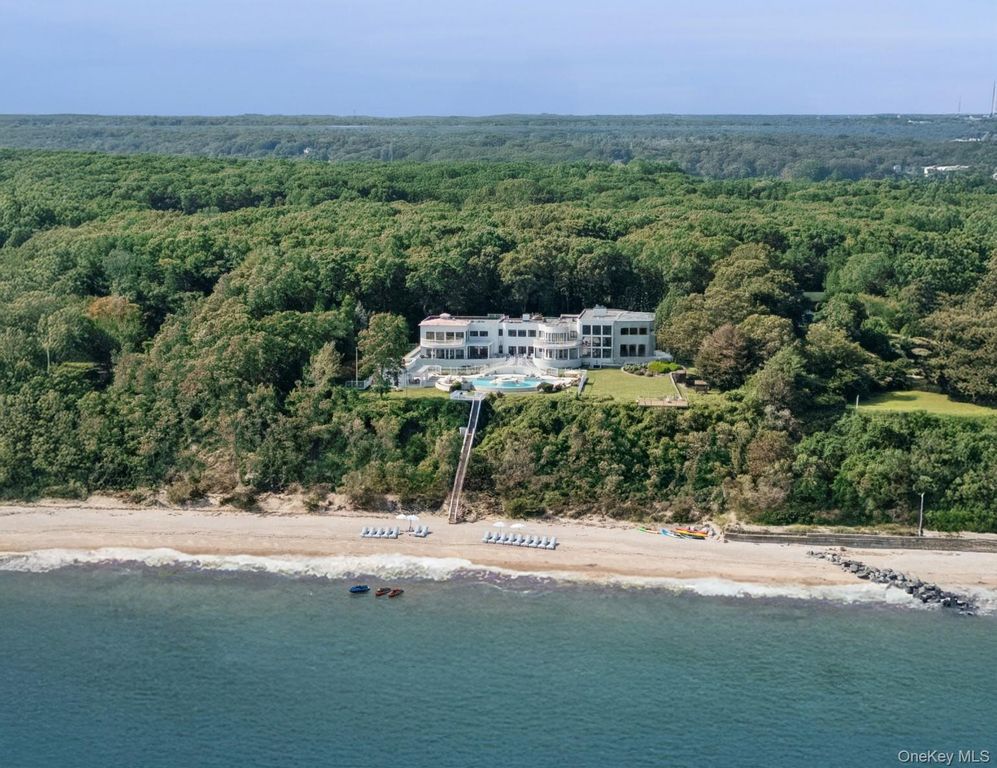 1 Osprey Court, Belle Terre, NY 11777