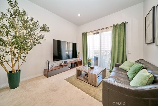 931 E Walnut 607, Pasadena, CA 91106