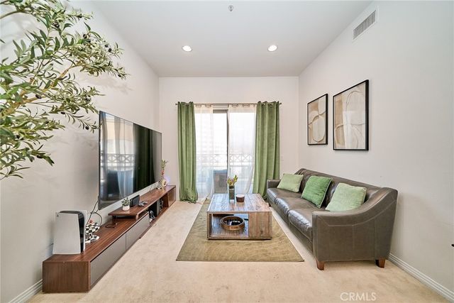 931 E Walnut 607, Pasadena, CA 91106