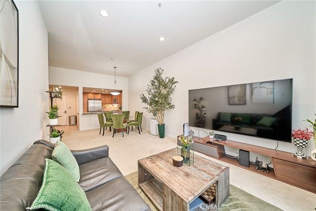931 E Walnut 607, Pasadena, CA 91106