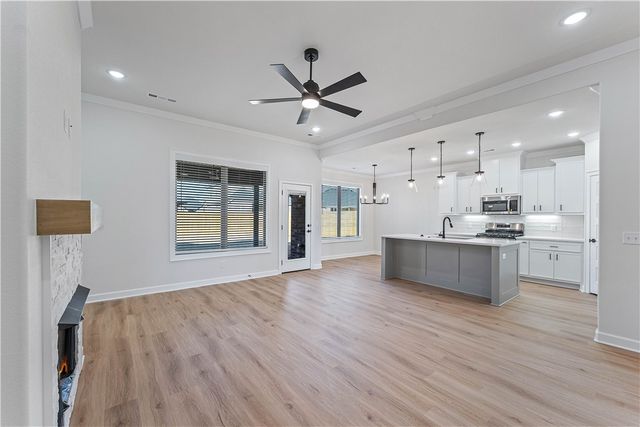 1902 Farmer Street, Pea Ridge, AR 72751