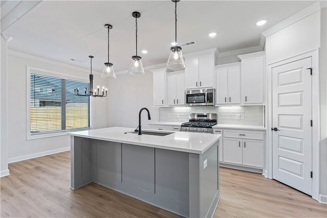 1902 Farmer Street, Pea Ridge, AR 72751