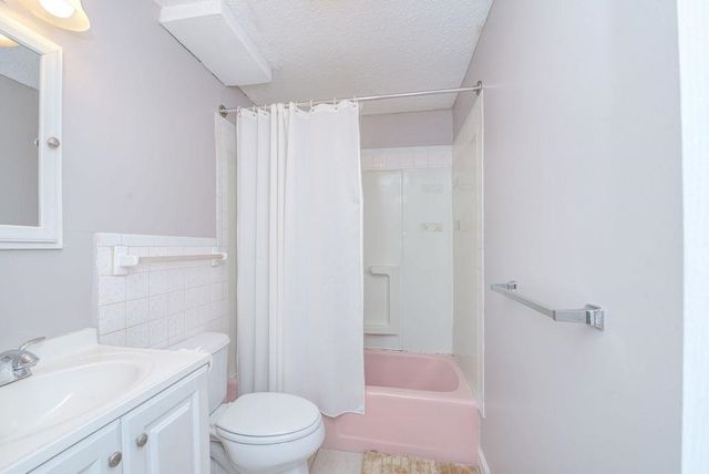 5 Lancelot Ct Apt 2, Salem, NH 03079