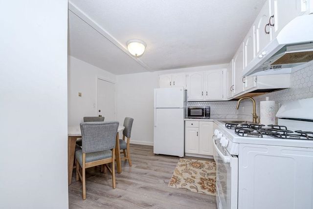 5 Lancelot Ct Apt 2, Salem, NH 03079