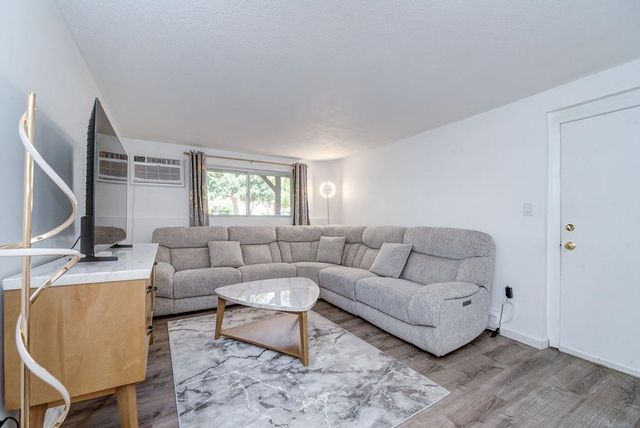 5 Lancelot Ct Apt 2, Salem, NH 03079