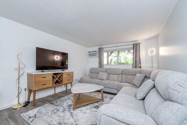 5 Lancelot Ct Apt 2, Salem, NH 03079