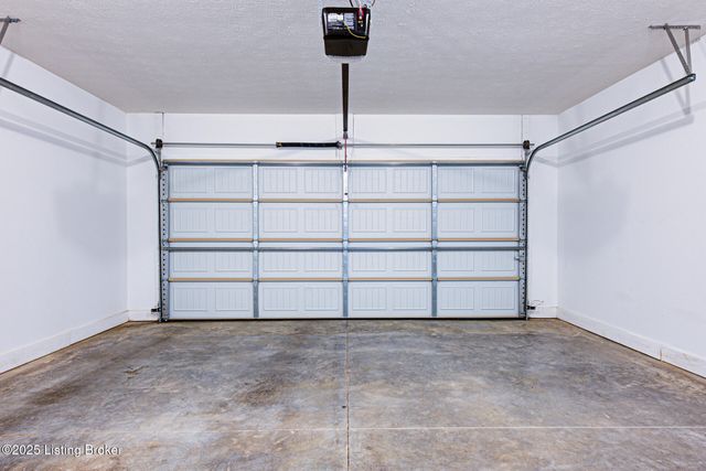 6903 Winnie Way, Louisville, KY 40228