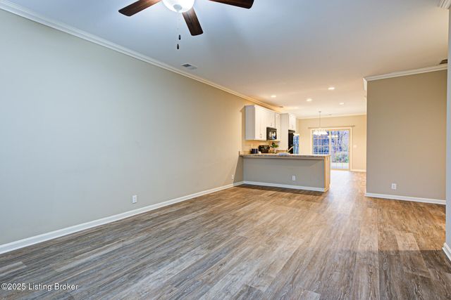 6903 Winnie Way, Louisville, KY 40228