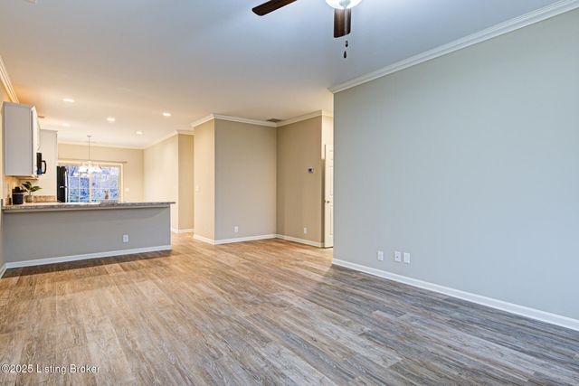 6903 Winnie Way, Louisville, KY 40228