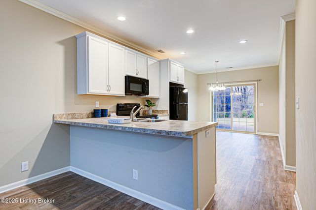 6903 Winnie Way, Louisville, KY 40228