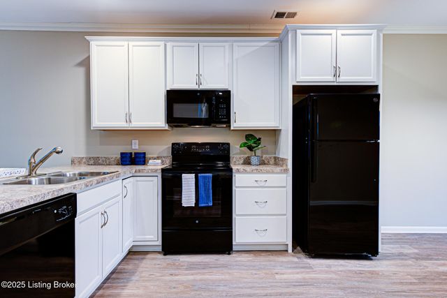 6903 Winnie Way, Louisville, KY 40228