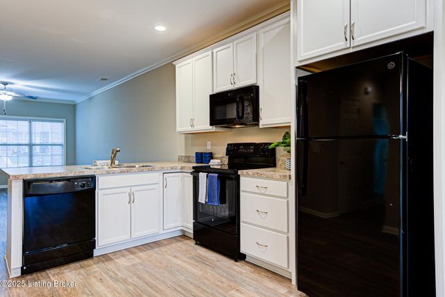 6903 Winnie Way, Louisville, KY 40228