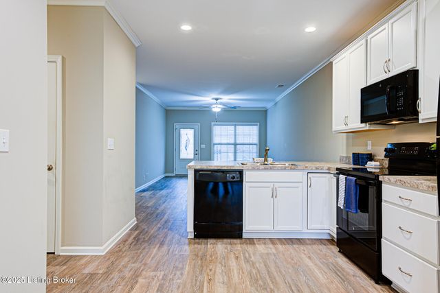 6903 Winnie Way, Louisville, KY 40228