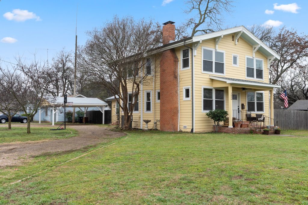 1056 Park Drive, Hillsboro, TX 76645