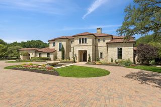 690 S Peytonville Avenue, Southlake, TX 76092