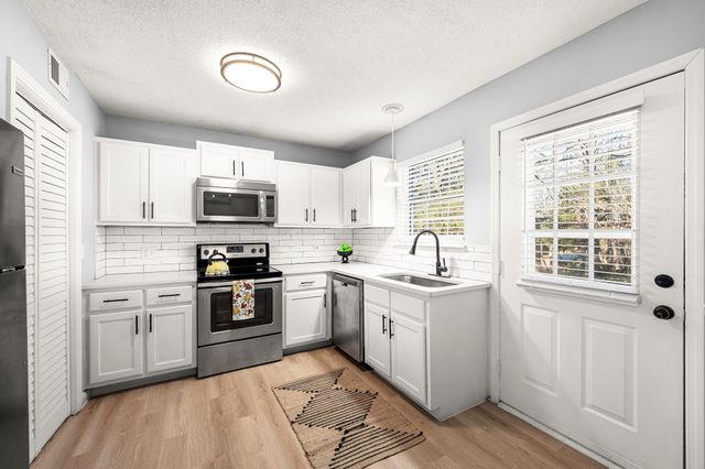 906 Lauren Ct, Nashville, TN 37217