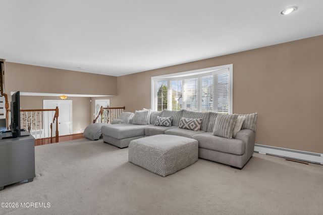 910 Somerset Drive, Toms River, NJ 08753