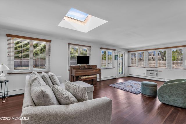 910 Somerset Drive, Toms River, NJ 08753