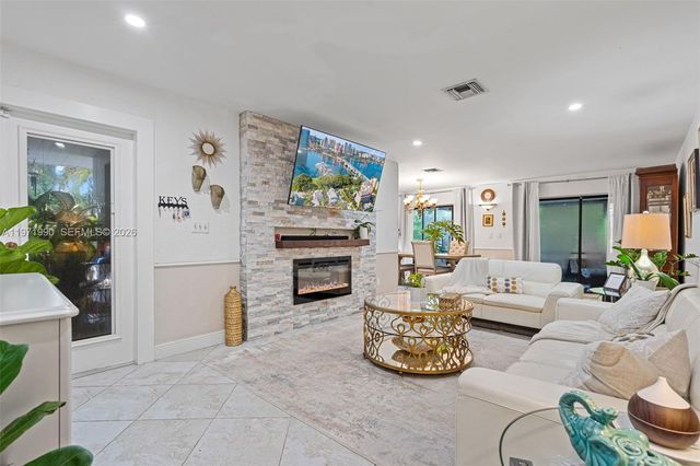 18805 W Lake Dr, Hialeah, FL 33015