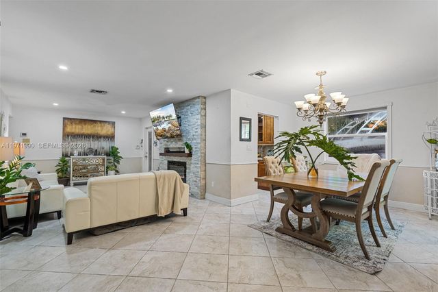 18805 W Lake Dr, Hialeah, FL 33015