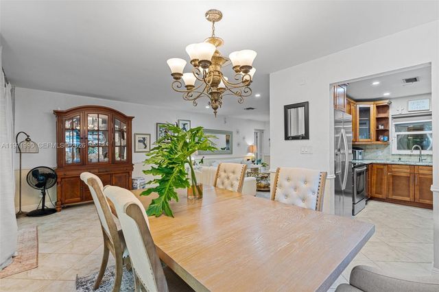 18805 W Lake Dr, Hialeah, FL 33015