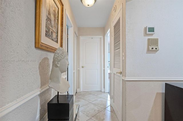 18805 W Lake Dr, Hialeah, FL 33015