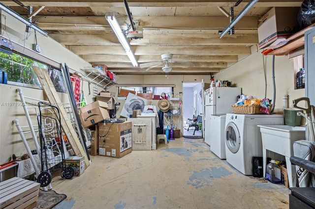 18805 W Lake Dr, Hialeah, FL 33015