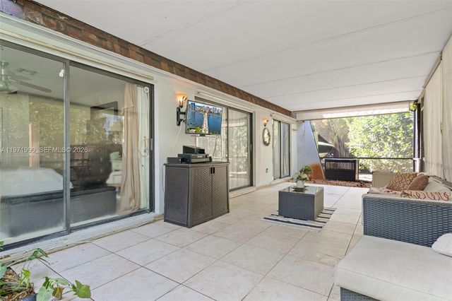 18805 W Lake Dr, Hialeah, FL 33015