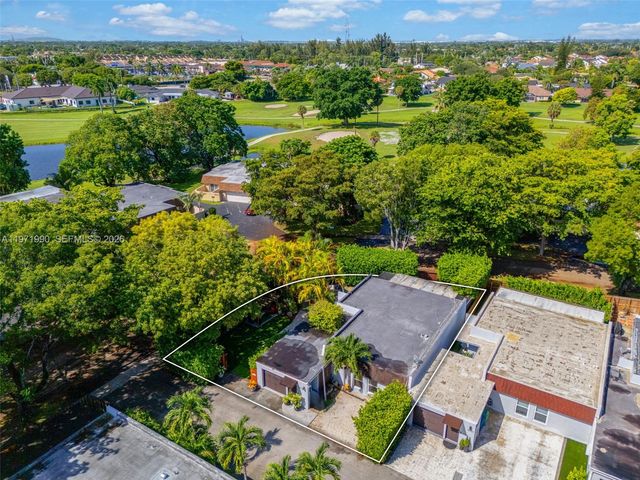 18805 W Lake Dr, Hialeah, FL 33015